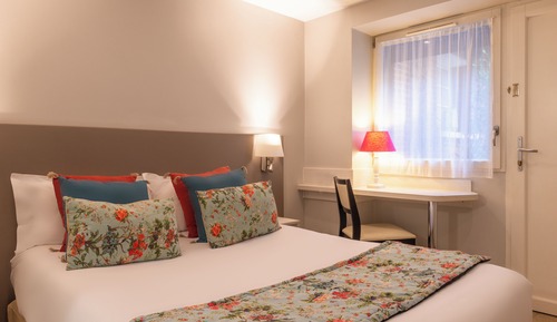 Single Room, City View (with shower)