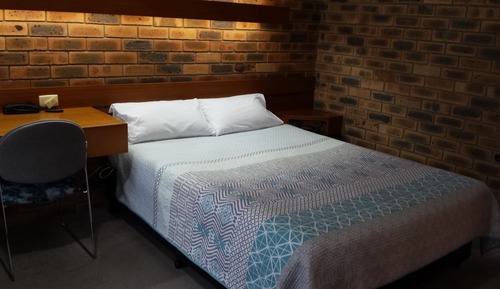 Economy Suite, 1 Queen Bed, Microwave, Ground Floor