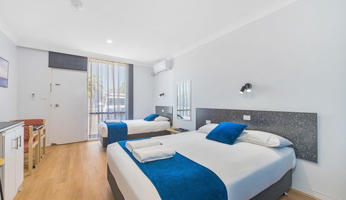 Deluxe Room, Non Smoking (Deluxe Motel Room)