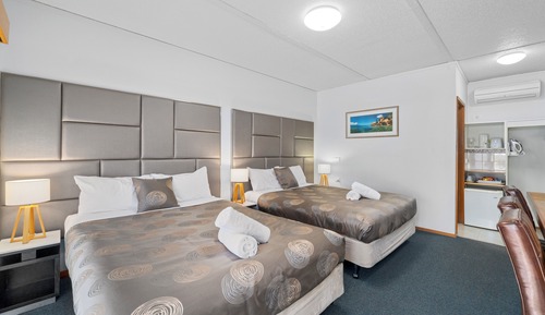 Family Room, 2 Queen Beds, Non Smoking