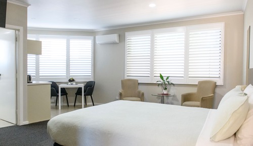 Superior Queen Room with Kitchenette