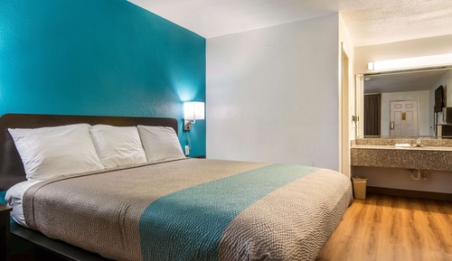 Deluxe Room, 1 King Bed, Smoking, Refrigerator & Microwave