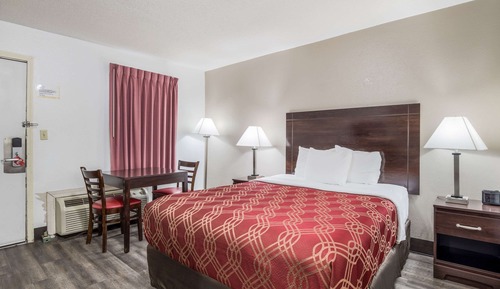 Standard Room, 1 Queen Bed, Smoking, Ground Floor