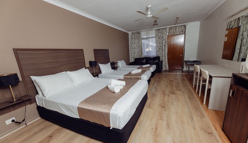 Family Room, Multiple Beds