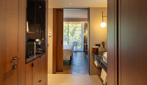 Executive Room, 1 Queen Bed, Balcony (Artist)