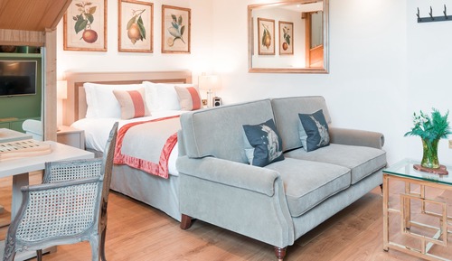 Suite (Hayloft Barn)