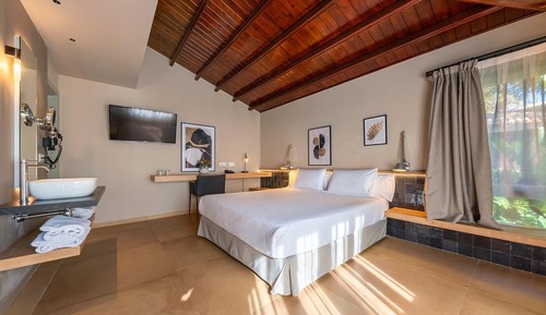 Superior Triple Room (2 Adults)
