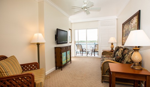 1 Bedroom Courtyard View (2 Queens and Sofa Bed)