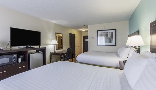 Room, 2 Queen Beds, Roll-in Shower (Mobility)
