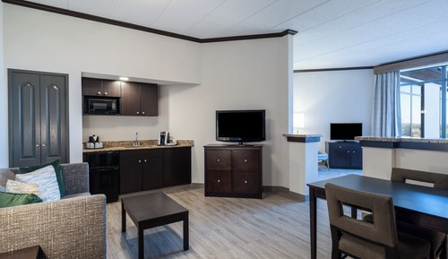 Suite, 1 King Bed, Mobility Accessible, Non Smoking (Communications)