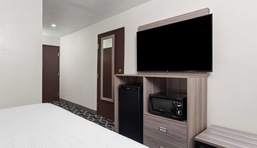 Room, 1 King Bed, Accessible, Non Smoking (Mobility)