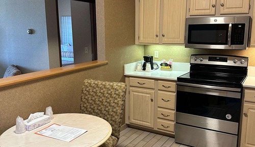 Suite, 1 King Bed, Non Smoking, Kitchen (Full Kitchen)