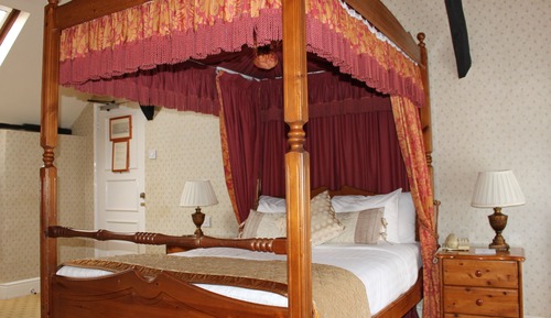 Room (Four Poster)