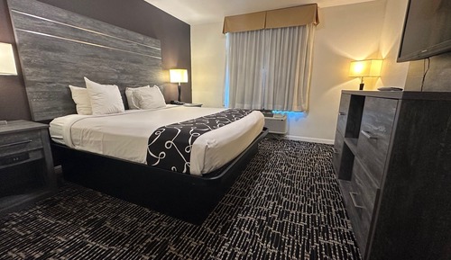 Standard Room, 1 King Bed, Accessible, Non Smoking