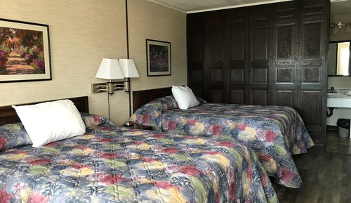 Standard Room, 2 Queen Beds (No Pets Allowed)