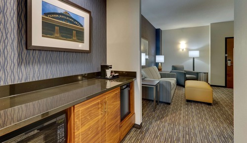 Suite, Multiple Beds, Accessible, Refrigerator & Microwave (Sofabed, 2 Rooms, Tub)