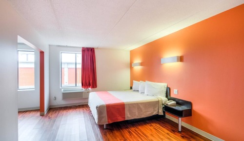 Standard Suite, 1 King Bed, Smoking