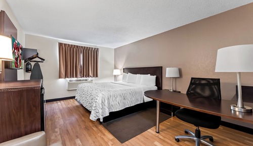 Premium Room, 1 King Bed (Upgraded Bedding & Snack, Smoke Free)