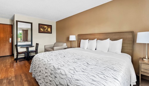 Superior Room, 1 King Bed (Smoke Free)