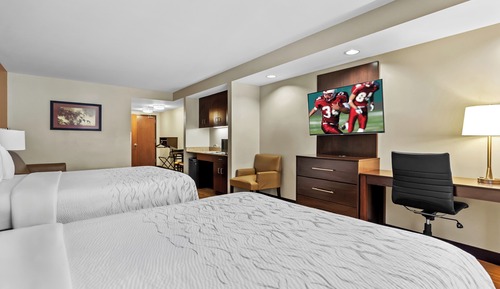 Suite, Accessible, Kitchenette (2 Queen Beds, 1 Sofabed, Smoke Free)