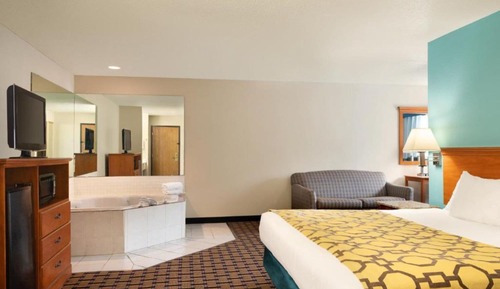 Room, 1 King Bed, Non Smoking, Jetted Tub