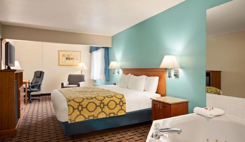 Studio, 1 King Bed, Non Smoking, Jetted Tub