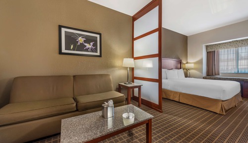 Mobility Accessible Suite w/ Bathtub, 1 King Bed
