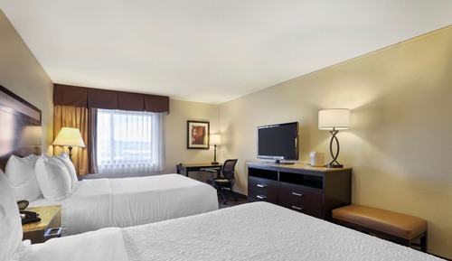 Standard Room, 2 Queen Beds, Refrigerator & Microwave, Mountain View