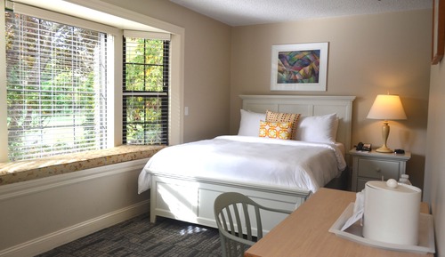 Standard Room, 1 Queen Bed