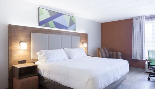 Standard Room, 1 Queen Bed, Accessible (Mobility, Roll-In Shower)