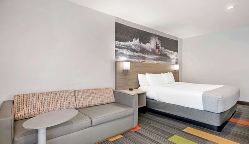 Standard Room, 1 King Bed, Balcony, Oceanfront (with Sofabed)