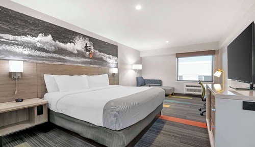 Standard Room, 1 King Bed, Non Smoking, Refrigerator & Microwave