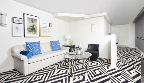 Premier Suite, 1 King Bed, Roll-in Shower