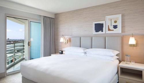 Room, 1 King Bed, Accessible, City View (Hearing)