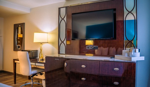 Standard Room, 1 King Bed, Non Smoking (1st Floor)