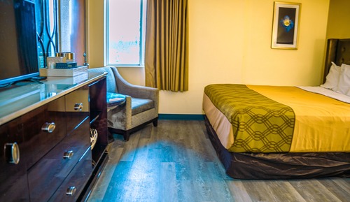 Standard Room, 1 King Bed, Accessible, Non Smoking (1st Floor)