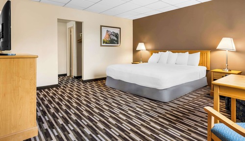 Standard Room, 1 King Bed, Non Smoking, Refrigerator (2nd Floor)