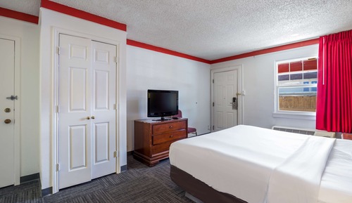 Room, 1 King Bed, Smoking