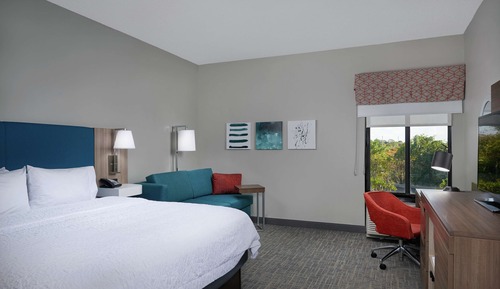 Room, 1 King Bed, Non Smoking, Refrigerator & Microwave (Balcony)