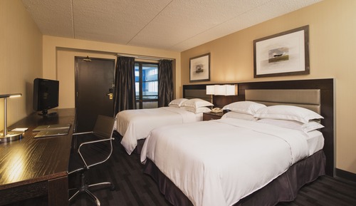2 DOUBLE BEDS POOLSIDE - DIRECT POOL ACCESS