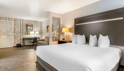 Suite, Multiple Beds, Balcony, Corner