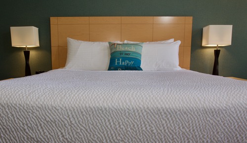 1 Queen Bed Pool View No Balcony