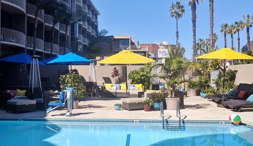 Deluxe Room, 2 Queen Beds, Balcony, Partial Ocean View