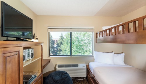 2 Bedroom Family Suite, 1 King and 1 Bunk (Twin over Double)