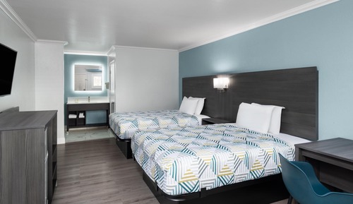 Room, 2 Queen Beds, Pets Allowed