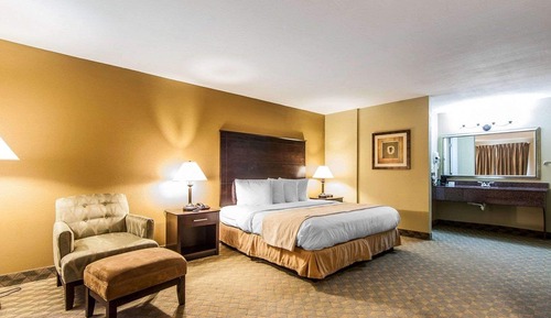 Suite, 1 King Bed, Accessible, Non Smoking (Accessible Tub)