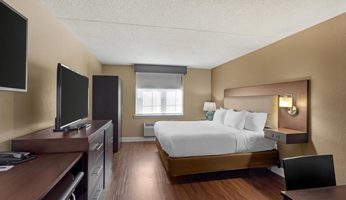 Suite, Non Smoking (1 King Bed, Accesible)