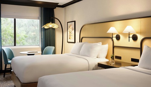 Basic Room, 2 Queen Beds, Pool View