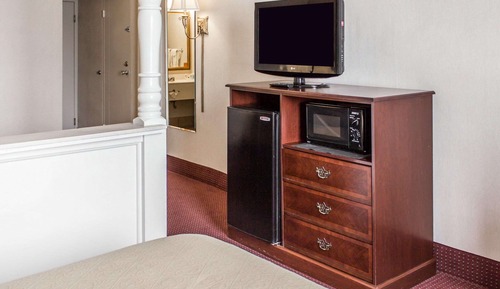 Suite, 1 Queen Bed with Sofa bed, Non Smoking