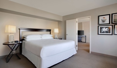 Club Suite, 1 Bedroom (Mobility Accessible, Roll-In Shower)